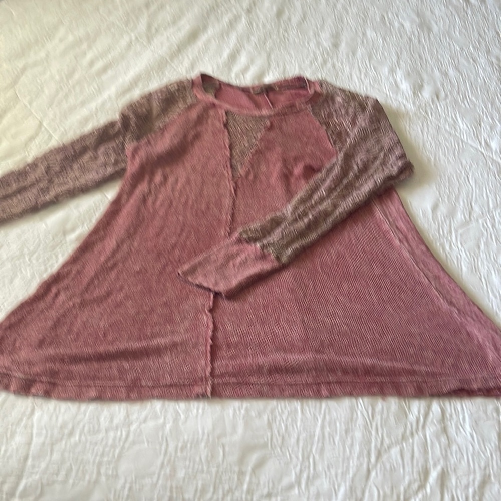 Gimmicks tunic with lace arm size medium